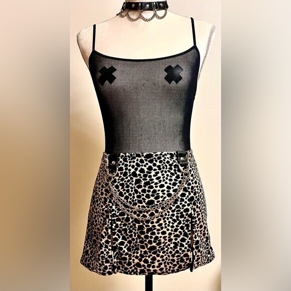 Vintage Y2K Lip Service Leopard Mini Skirt with Front Slits & D Rings SZ Medium - Picture 2 of 10